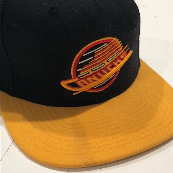 Mitchell & Ness Other - Mitchell & Ness NHL Canucks hat